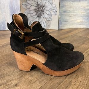 Free People Black Suede Shoes Size 9 (39)